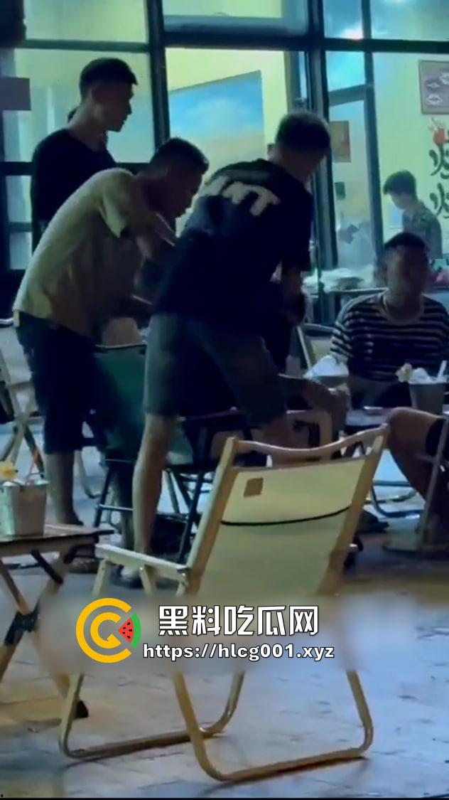 瓜友投稿 抖音网红【六六】因抢别人女朋友 户外直播时被抓住暴打 现场直达 前排吃瓜-3