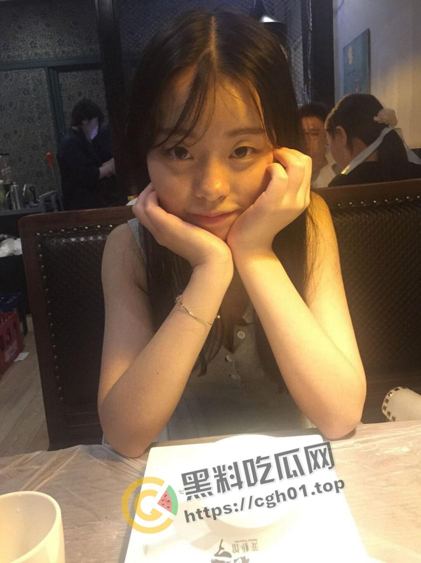 苏州乱伦瓜!亲妹妹做女友 调教成小母狗 饱满小鲍鱼里汁水真多-1