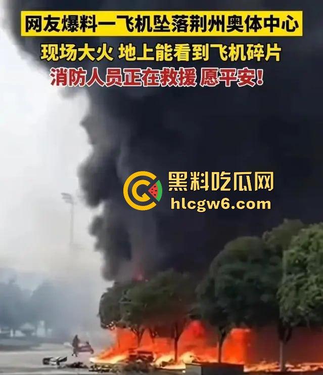 无人机大闹荆州奥体中心,飞行器自作主张冲向构筑物,伤者急救中 飞行员估计没上过航校?-10