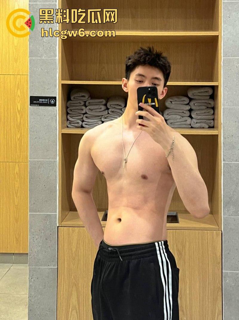 抖音知名健身男博主【耿嘉宏】被曝靠抖音吸粉操粉 因器大活好 众多女粉丝主动投怀送抱求操!-6