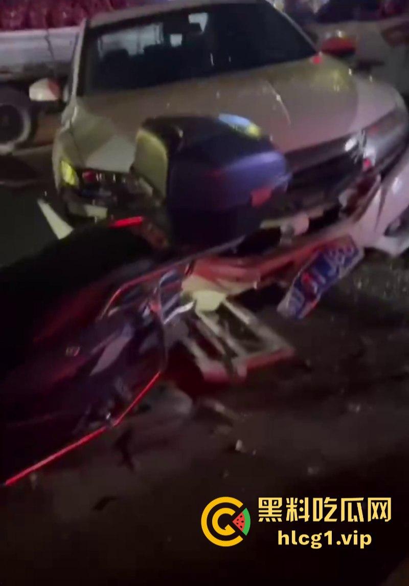 酒精惹的祸！汝州一男子连撞11辆车 这哥们如果对方家属不谅解 出来得2050年-7