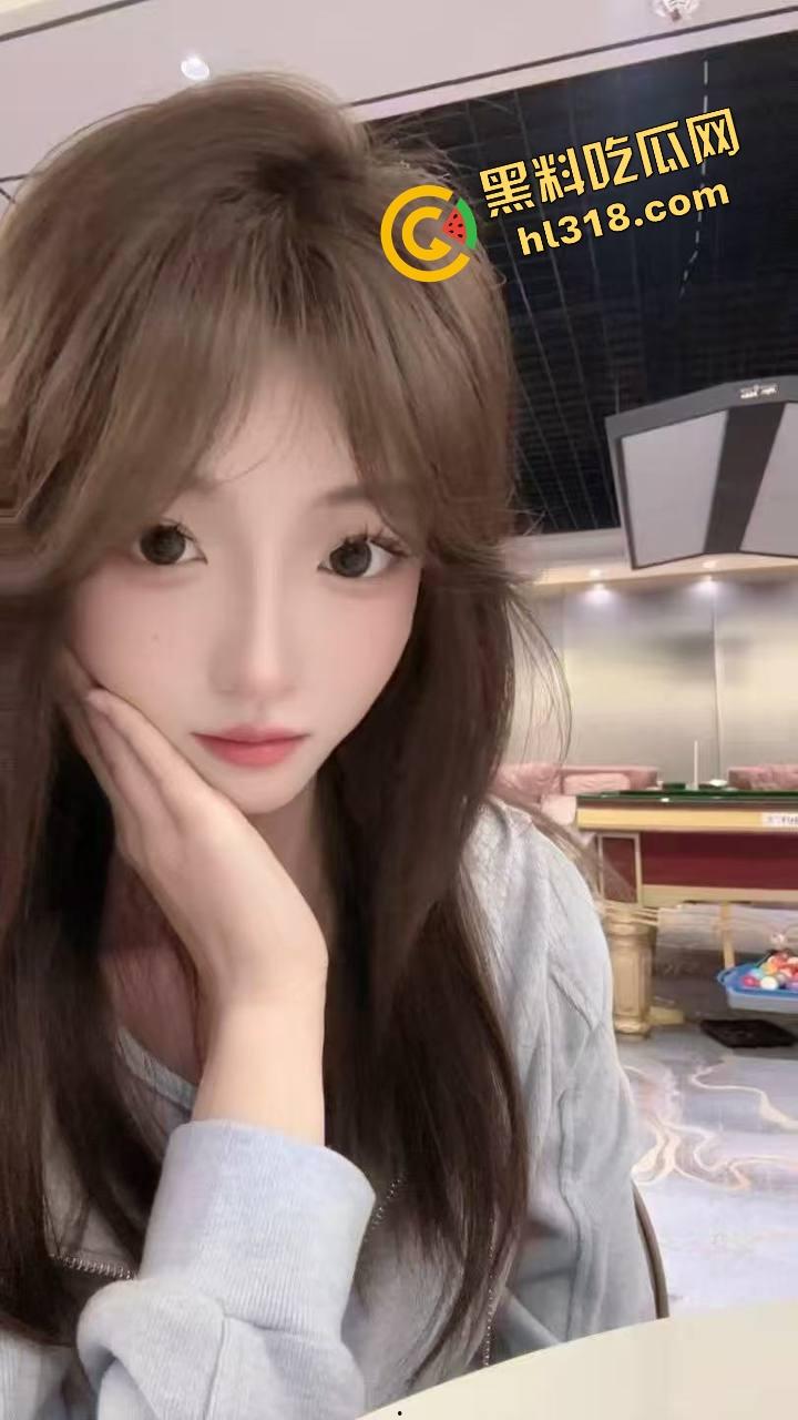 大学生课堂露出,调教到位随时配合,春夏秋冬课上全程听话,露奶露逼随你来,教室啪啪都不是事!-1