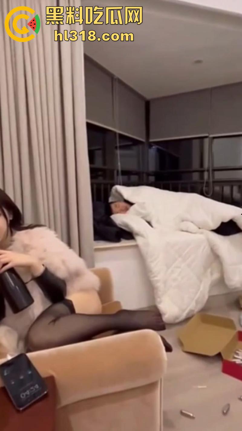 抖音54万粉丝网红【DJMILK】,极品身材颜值女神,结果却是富人母狗,潜规则淫乱自拍视频流出!-6