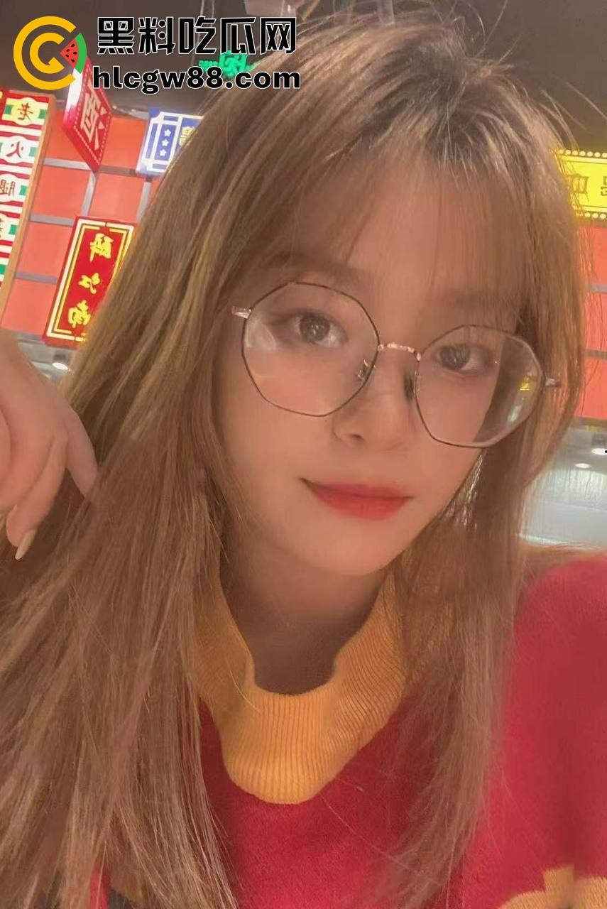 山大大二德语专业【康玟雯】清冷德语女神被炮友偷拍,烈焰红唇裹大鸡巴,小骚逼湿得一塌糊涂!-1