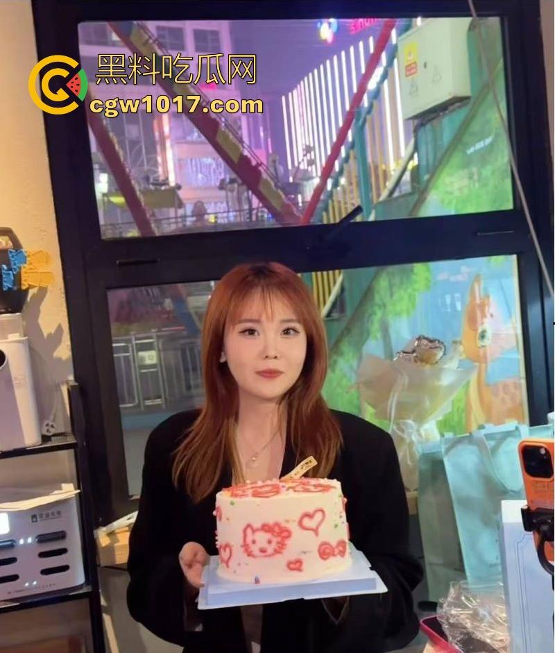 山东潍坊第二医科大学大奶母狗【许沫】欲焰焚身最骚大奶护士,各种骑乘无套猛插,胖是胖了点但胜在够骚!-1