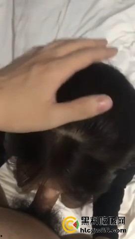 山大大二德语专业【康玟雯】清冷德语女神被炮友偷拍,烈焰红唇裹大鸡巴,小骚逼湿得一塌糊涂!-15