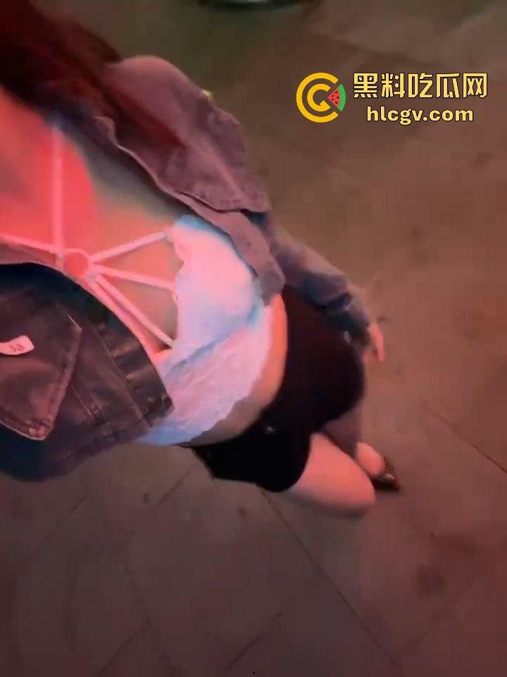 瓜友爆料朋友圈TS骚操作!天天发下头内容,人妖直播吃饭还炫耀深圳男人抢着草他屁眼!-12