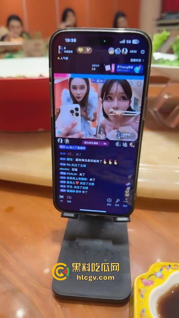 瓜友爆料朋友圈TS骚操作!天天发下头内容,人妖直播吃饭还炫耀深圳男人抢着草他屁眼!-13