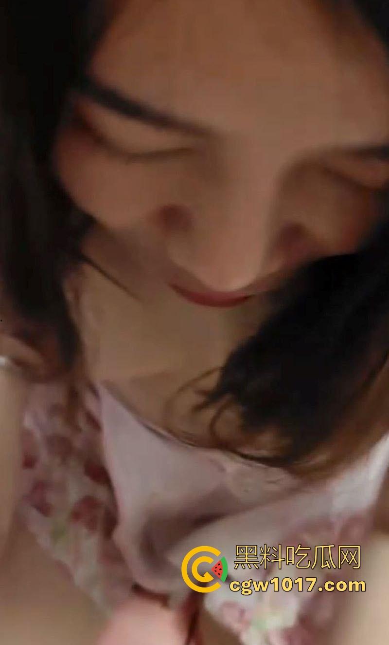 淫荡嫂子喊我过去帮她疏通下水道,傻傻的拿着工具过去准备维修,没想到是嫂子的下水道堵的要疏通!-4