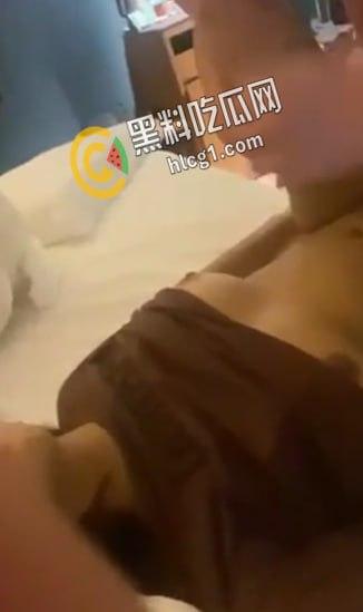 新疆出差认识的哈萨克族学生妹 比混血儿还带劲的少数民族 聊了几天主动提出要约 那肯定要好好满足她!-4