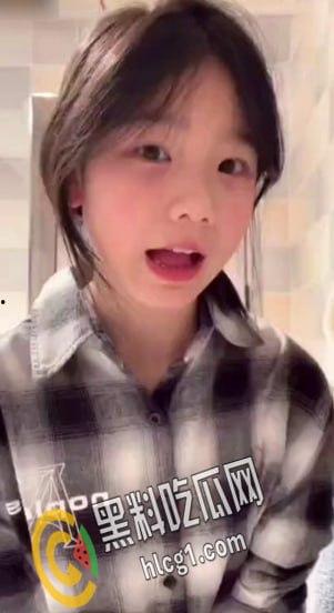 抖音快手双平台萝莉系网红博主 总计50w粉丝小新 在外网做福利姬视频流出!-3