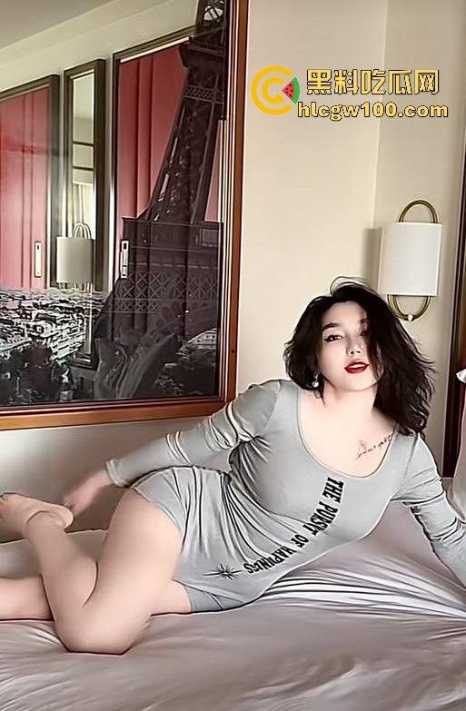 抖音御姐网红【教母eliy】高价定制自慰视频线下跟金主3P性爱遭曝光,知道她玩得花但没想到竟然玩得这么花。-12