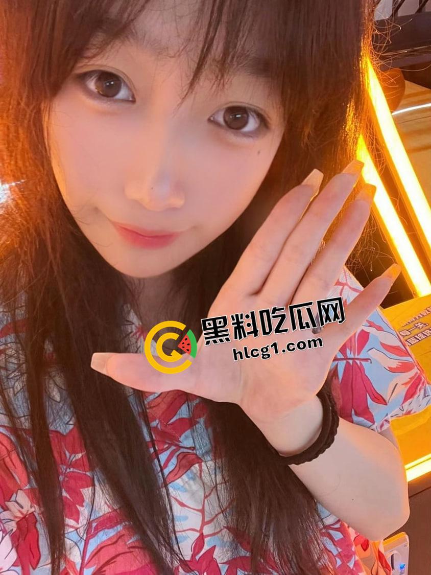 清纯大一学妹被学长调教成反差小母狗 刚成年就开发 无辜大眼睛吃精 奶子被操到飞来飞去 这谁顶得住-1