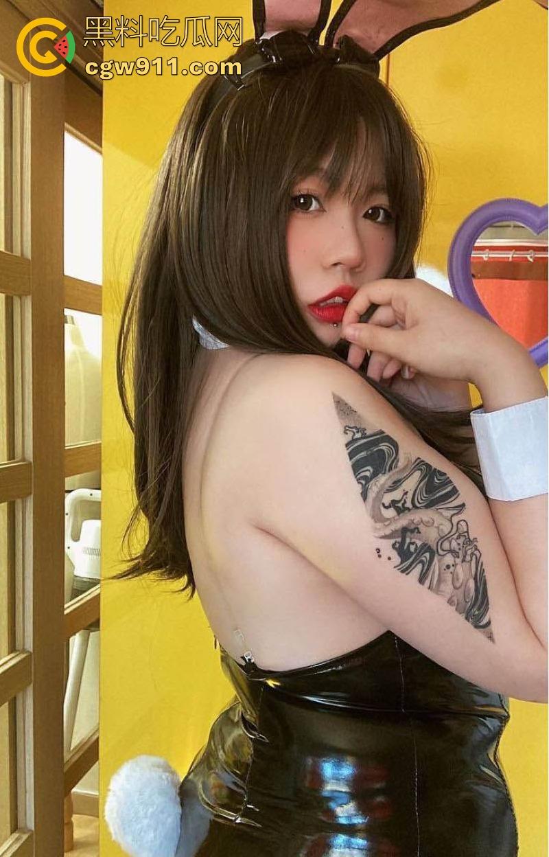 长沙小学教师【刘奕阳】性爱调教视频流出,私下完美暴露淫荡本性,跪地舔脚打桩猛操,呻吟不断!-4