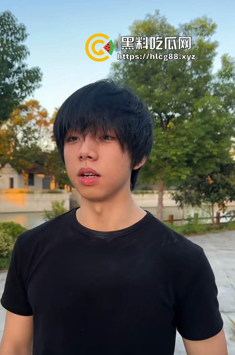 抖音网红【李帅叔叔】操粉视频流出 女粉不仅千里送逼 事后更是自爆 相当的炸裂!-16