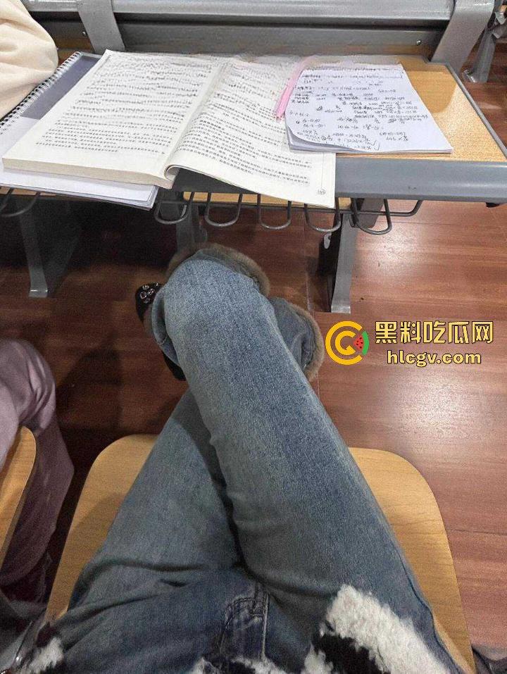 赣州师范科技学院【杨佳静】翻车!校内反差婊堪比再世潘金莲,一双玉臂千人枕,半点朱唇万人尝!-6