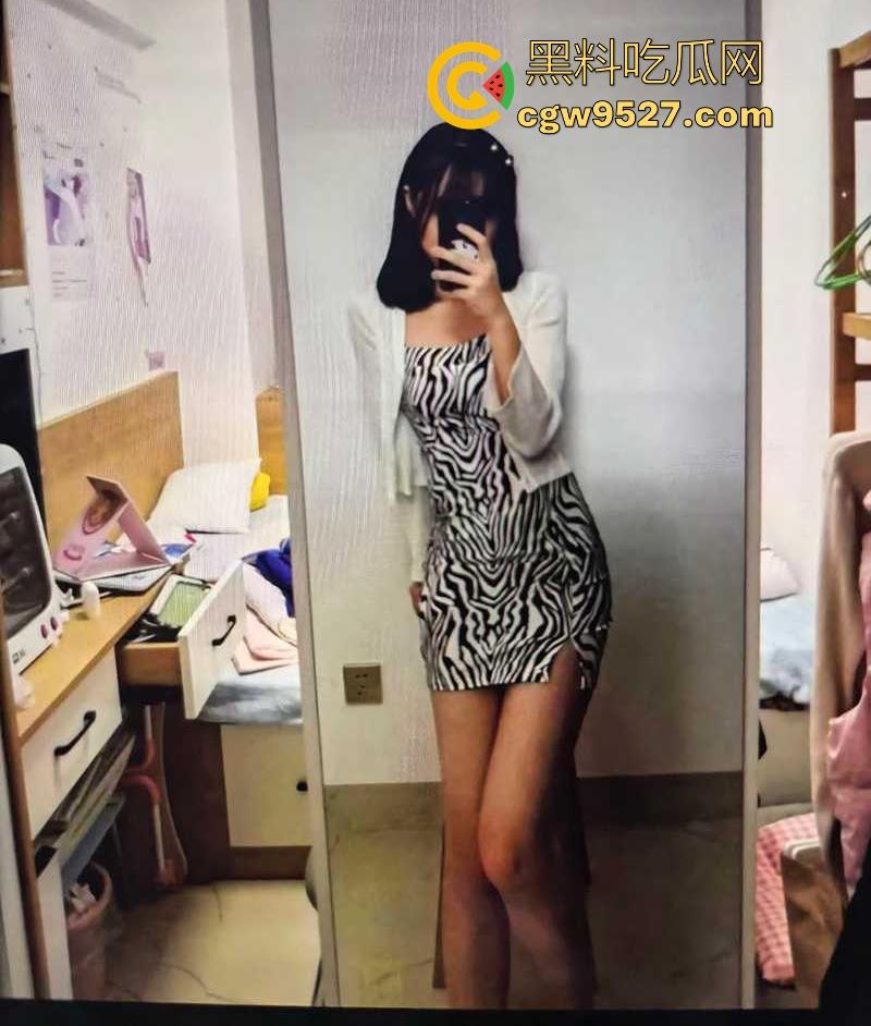 武汉理工大学学姐【李琪】性爱分手后遭渣男无情泄露,骚逼的性爱生活一览无遗,十分反差十分淫骚!-3