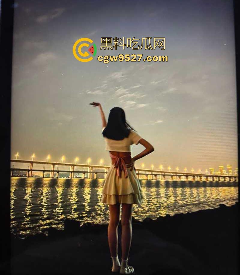 武汉理工大学学姐【李琪】性爱分手后遭渣男无情泄露,骚逼的性爱生活一览无遗,十分反差十分淫骚!-4