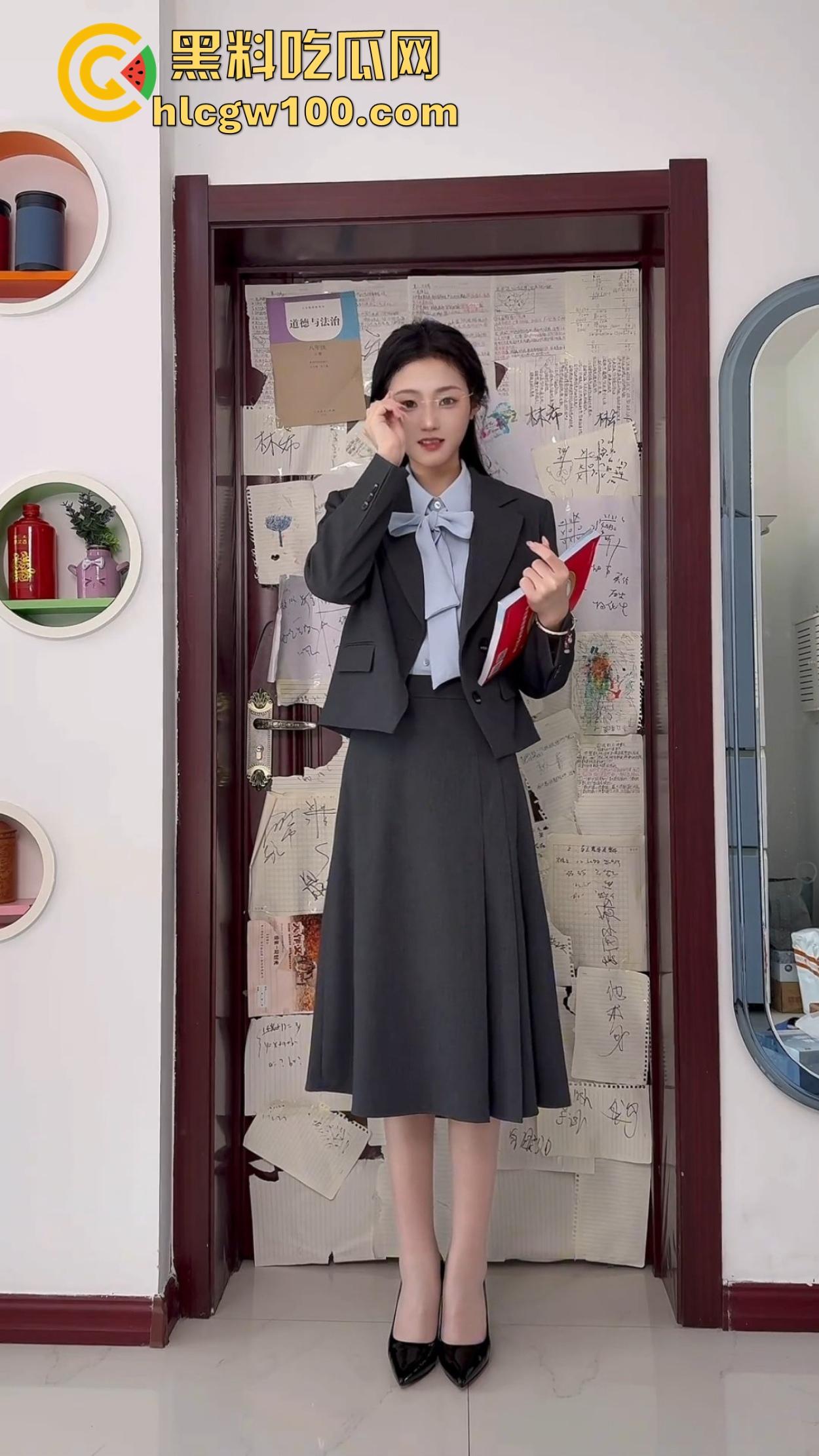 体制内四眼小仙女or夜店骚到极致包臂裙浪货,一本正经vs放飞自我,哪个才是你心中的绝对感觉?-2