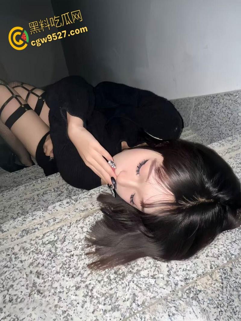 辽宁商贸职业学院精神小妹【冯朝】,唇钉鼻钉杀马特风,自慰娇喘充满整个房间,假鸡巴塞满阴道潮喷!-5