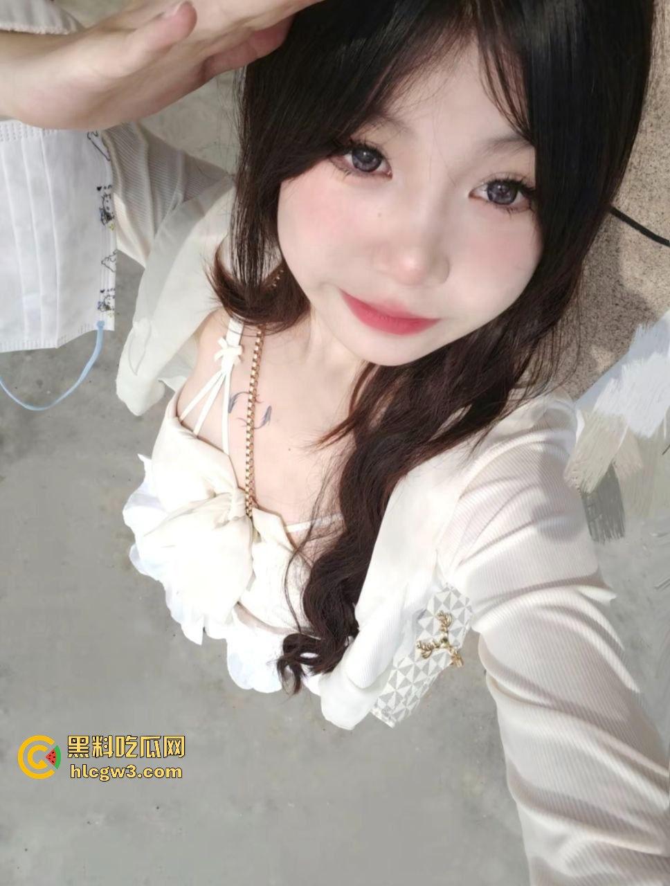 前女友【吕偌贤】背地里和三个黄毛群P!被我抓个现行,骚浪得像条母狗,分手都是便宜她了-12