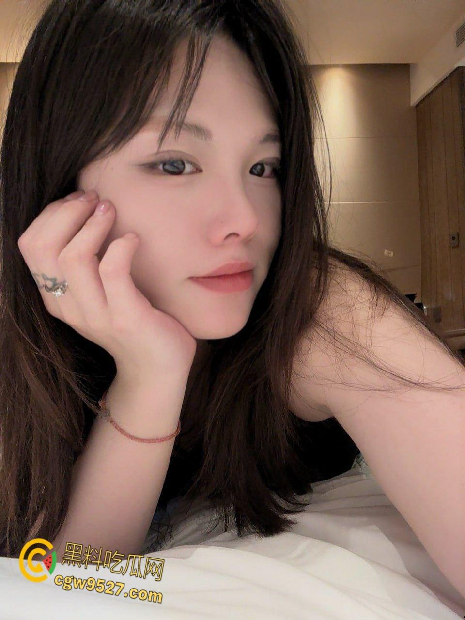 内蒙古少妇【梦飞儿】,老公长期出差,初尝偷情刺激感,略显矜持假装抵抗,被炮友疯狂抽插干的嗷嗷叫 !-1