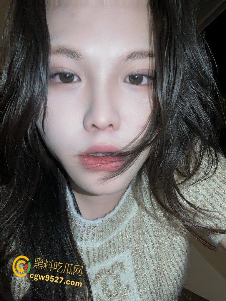 内蒙古少妇【梦飞儿】,老公长期出差,初尝偷情刺激感,略显矜持假装抵抗,被炮友疯狂抽插干的嗷嗷叫 !-2