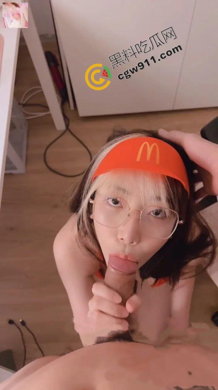 泰国巨乳网黄【Highsstn】的圣诞情趣大秀!火辣裙装紧裹美乳,淫荡浪叫让人硬到爆炸!-8