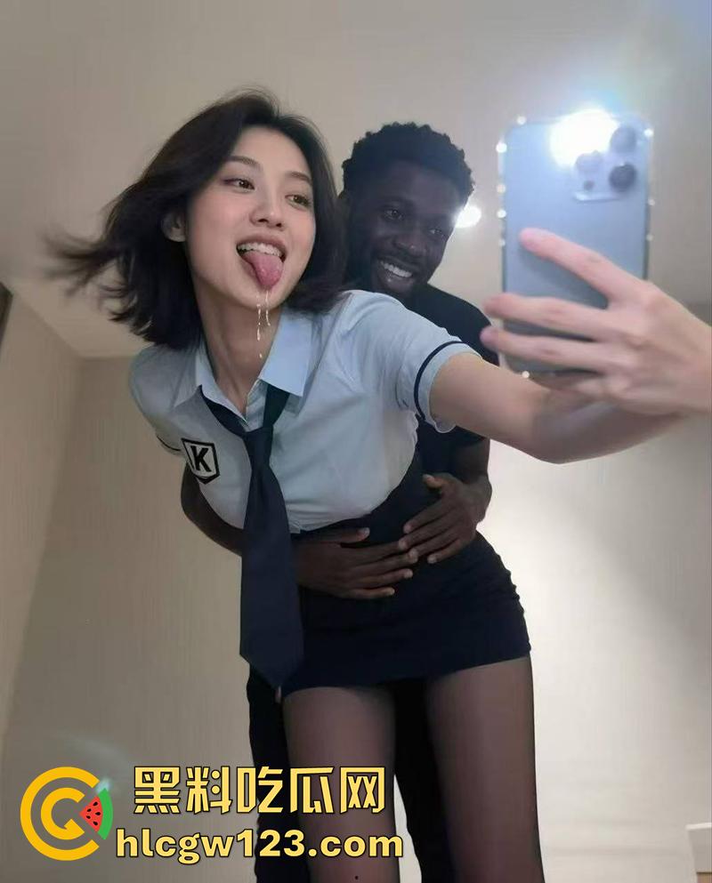 媚黑婊骚逼嫁大屌黑人,不收彩礼随便玩,一步到胃疯狂撞击,据说和黑人回到老家,还被多人轮奸呢!-3