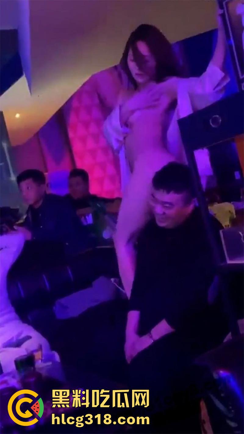 酒吧ktv裸台夜生活，夜色燃爆各式极品美女，长腿大奶小妹排队献身金主，场面堪比顶级AV现场！-5