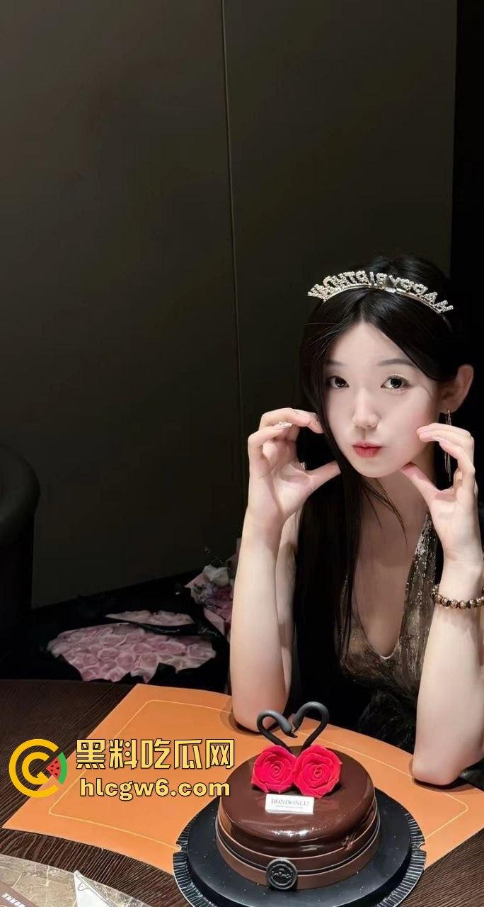 江西九江高颜值健身教练『梁慧』自拍大尺度视频诱惑会员,白嫩大灯饱满圆润,卡充满全套服务直接安排上!-12