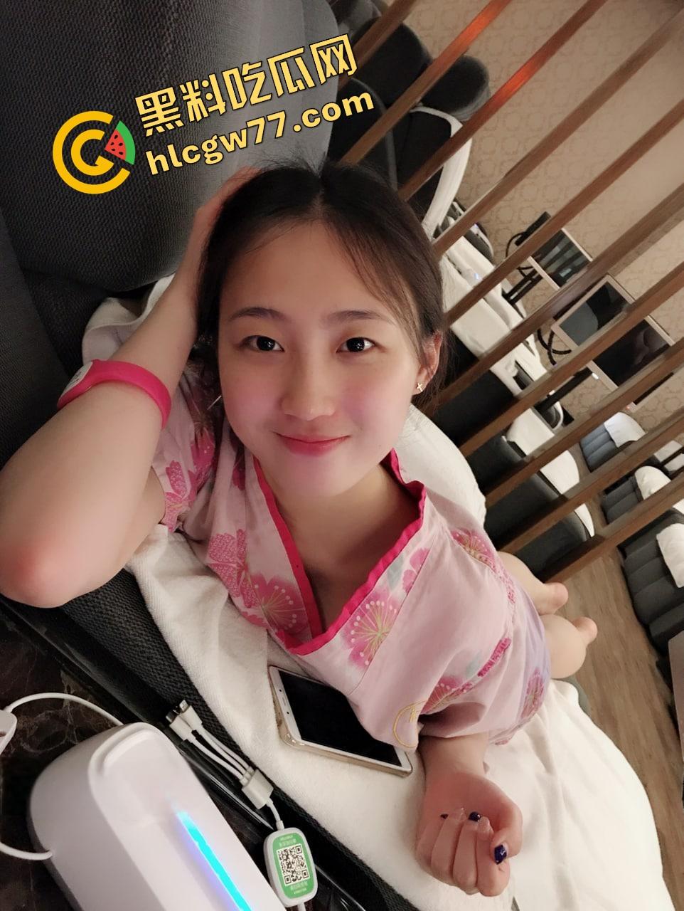 郑州南区瑜伽馆女神『章萍萍』嘴上喊金主爹,床上扭得像电风扇,清纯个屁,全网都在传她!-5