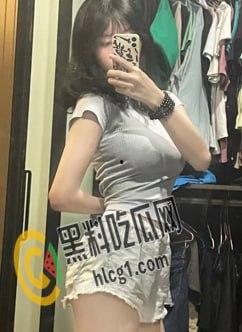 06年巨乳留学生私房照片流出,国外留学的反差婊小妹性欲旺盛平时没事爱拍点自慰视频给男友看,惨遭男友泄密-11