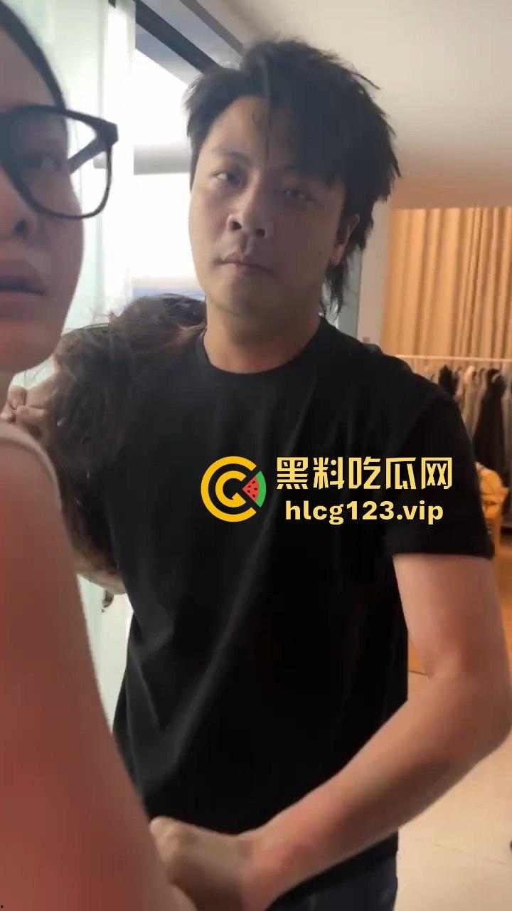 汕头知名男歌手【七万】出轨实锤!原配抓小三怒薅头发,七万护小三被骂软饭男!-8