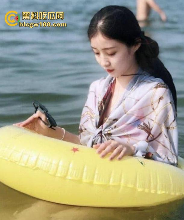 2025年度最快反差新人出炉,哈尔滨顶级颜值气质女神『侯悦然』啪啪视频流出,美乳粉穴精致脚丫看得人舍不得用力!-6