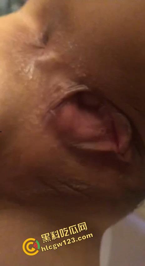 事实证明鸡巴够大,女人就是狗,佛山第一炮【宇宇桑】干疯小骚B,抽插中问她身份,她浪叫我是狗!-15