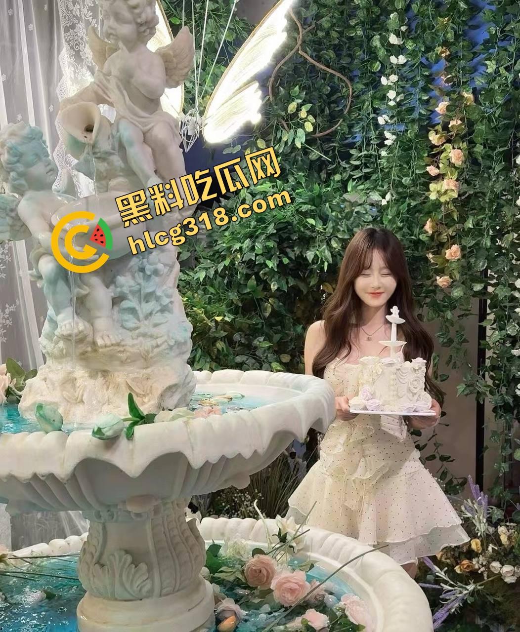 摄影圈潜规则曝光,cos女仆私房拍完讨价还价直接肉偿摄影师,一组写真一个炮,谁还说摄影师不吃香?-1