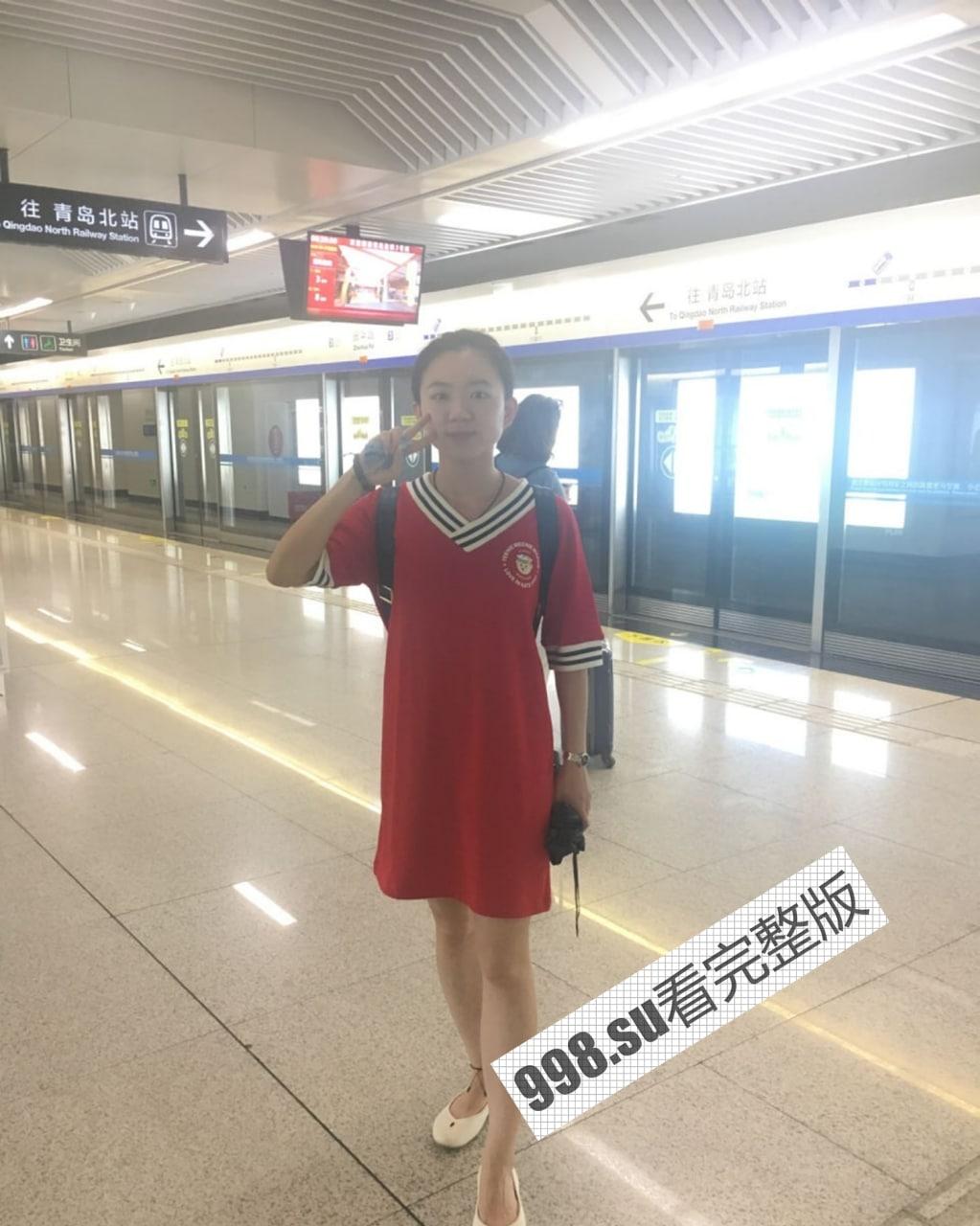 你上王者我上你!青岛反差淫娃谢梦娜约炮不忘和男友开黑玩王者!-3