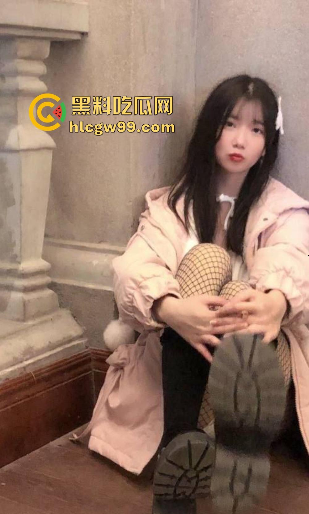 贵阳职业技术学院骚逼『 林思媛』为了学生会长宝座送逼求操,巨乳翘臀被学长们轮流操到爽翻天!-4