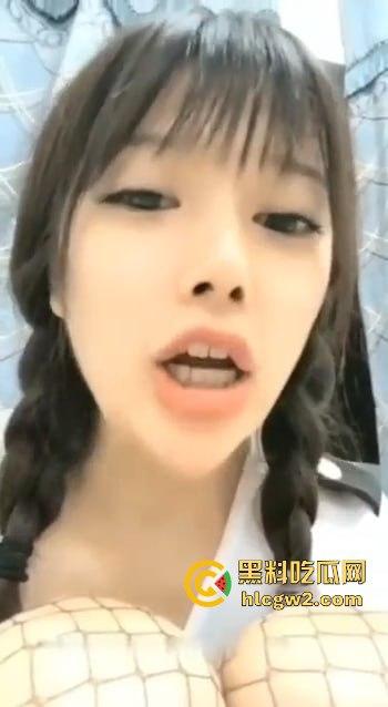 见过双鸡的你,见过双逼吗?两个B的妹子长啥样?双阴道妹子稀有资源曝光 赶紧上车来见识双倍快乐!-7