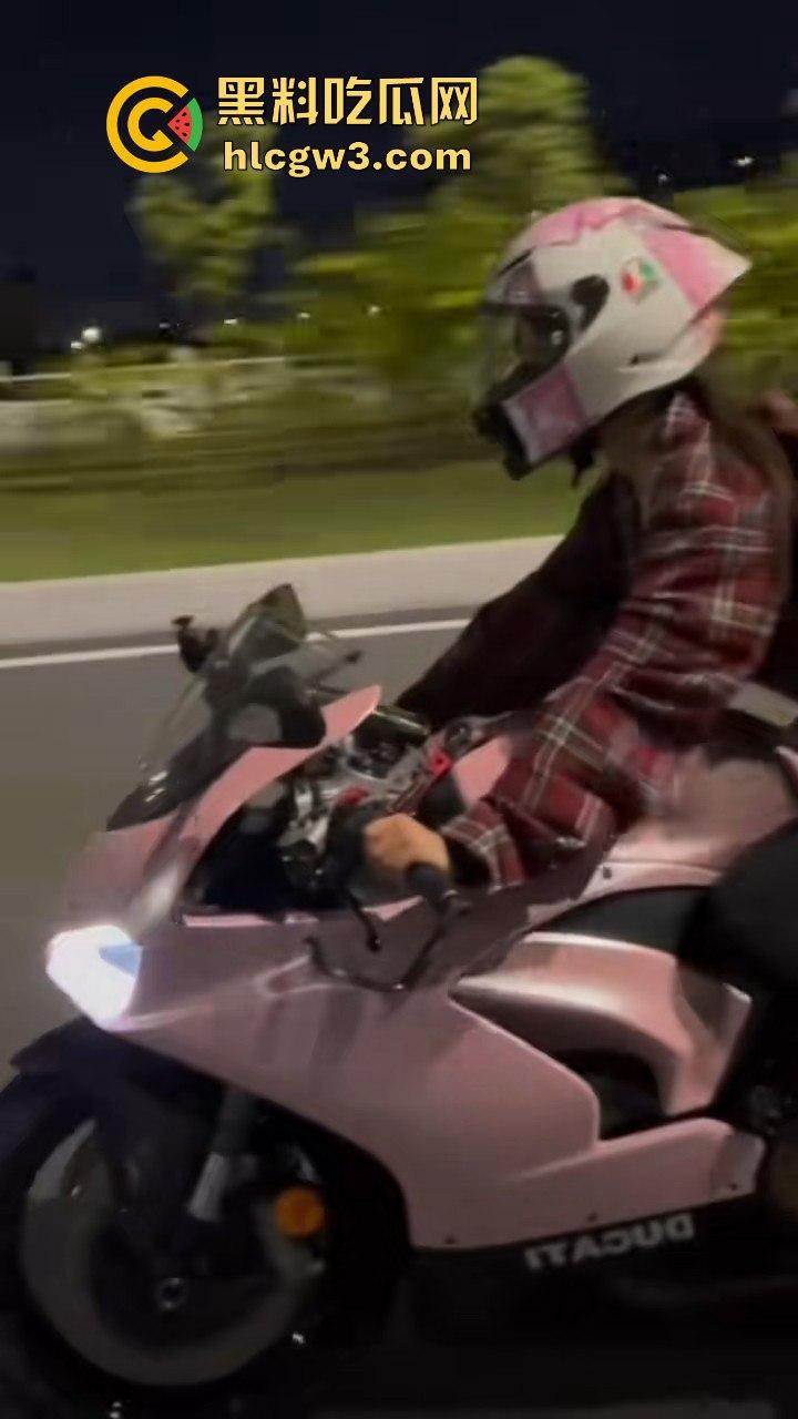 19岁网红女骑手【万小橘】三亚车祸离世,朋友说距离她的20岁生日只差几天!-8