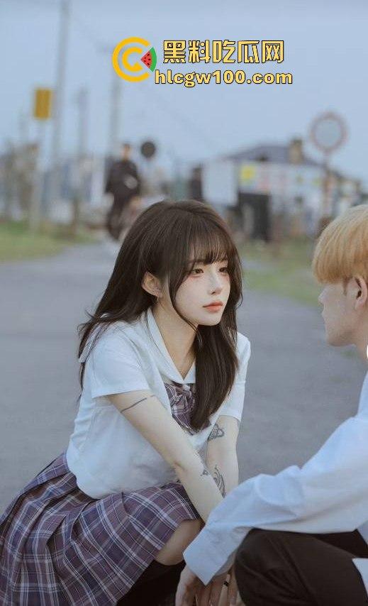 网红劲爆大瓜!!!抖音千万网红【你的欲梦】直播漏奶视频曝光,乳头黑黑的看来童锦成没少吸。-4