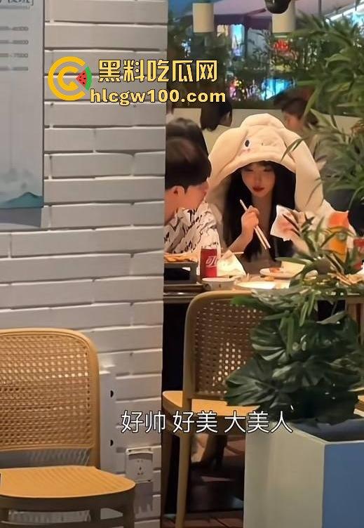 网红劲爆大瓜!!!抖音千万网红【你的欲梦】直播漏奶视频曝光,乳头黑黑的看来童锦成没少吸。-11