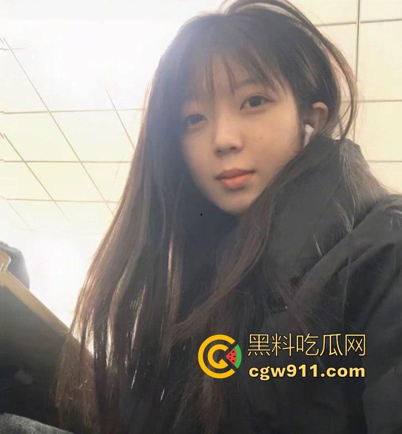 重庆清纯【刘柳婉】裸聊自慰视频曝光,白嫩巨乳夹铃铛诱惑,男厕所开档黑丝扣穴,撸点爆棚让人上瘾!-1