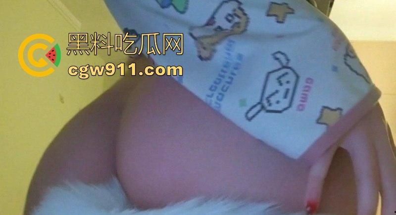 重庆清纯【刘柳婉】裸聊自慰视频曝光,白嫩巨乳夹铃铛诱惑,男厕所开档黑丝扣穴,撸点爆棚让人上瘾!-8