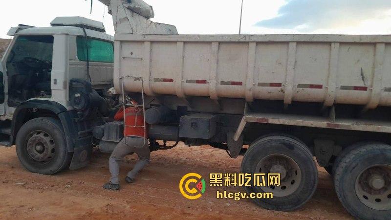 太惨了!因操作不当 巴西倒霉男子脑袋被挤爆 血腥现场视频曝光 胆小慎入-1