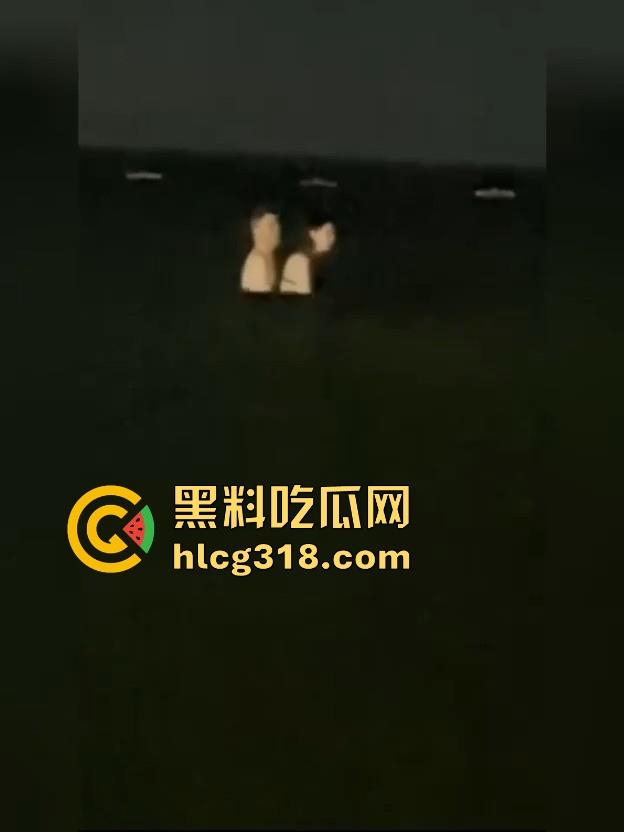 认真做爱无惧环境!携极品苗条情人深夜海边做爱 专注的人在哪都能日逼!-4