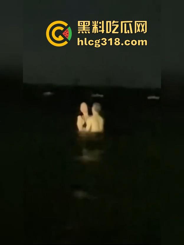 认真做爱无惧环境!携极品苗条情人深夜海边做爱 专注的人在哪都能日逼!-7