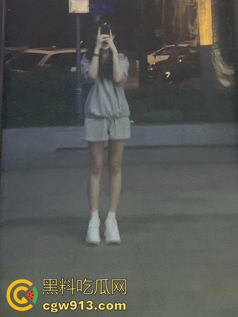 爱吃口水的颜值女神,商丘师范白虎学妹【范思绮】,身材高挑颜值超美,做爱时候吃男人口水才能高潮!-4