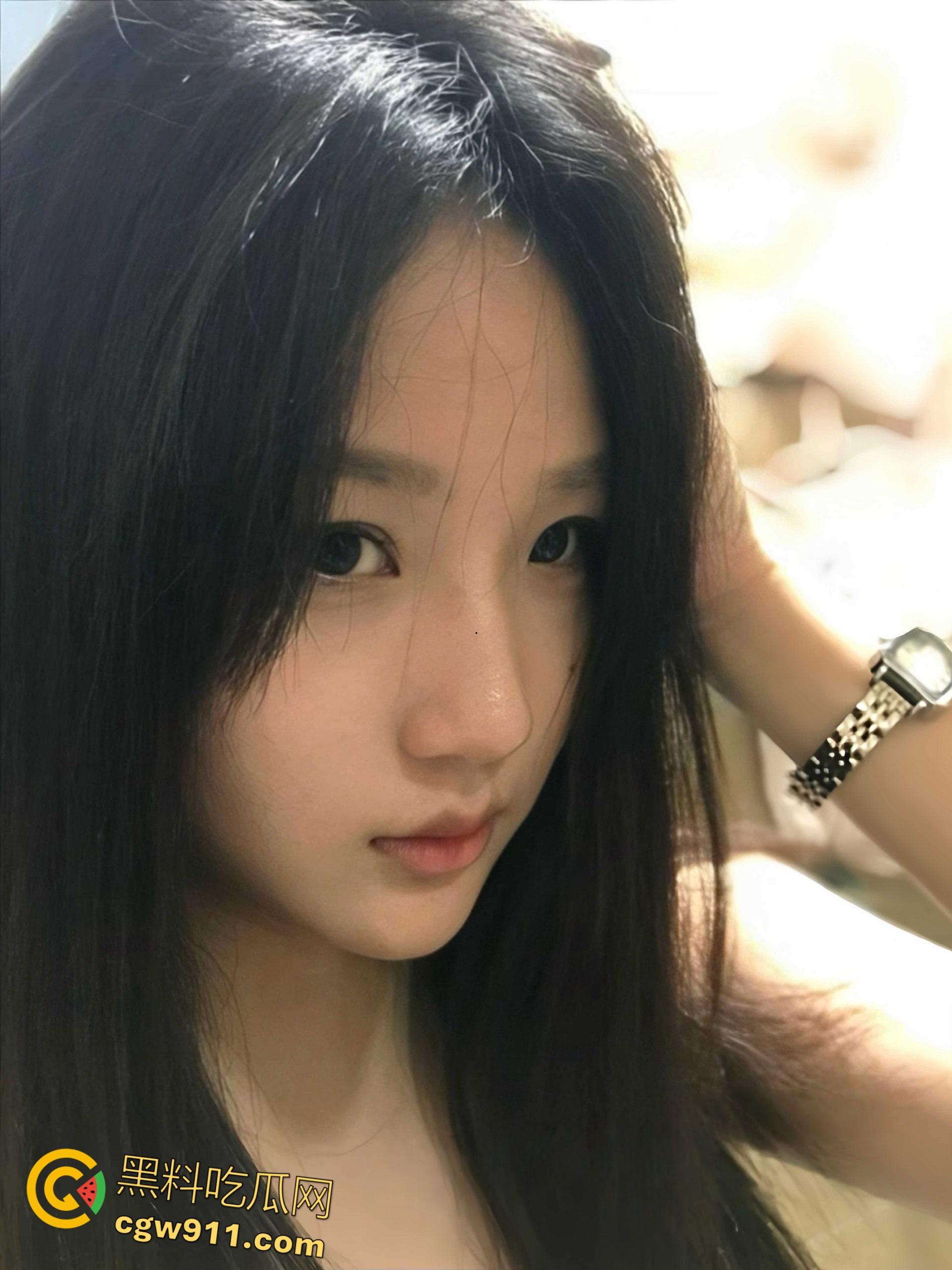 内蒙古赤峰清纯小妹【贾怡】,高颜值极品身材,被男友无套爆操高潮 ,镜前跪地口交,白嫩肥臀后入疯狂榨精!-3